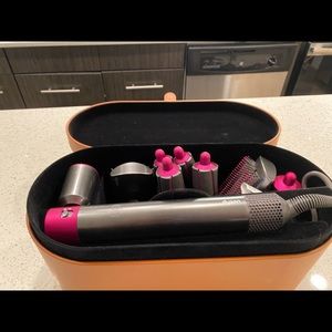 Dyson Airwrap Complete Fuchsia BARELY USED PLUS 2 sets of long barrels